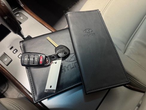 Used 2010 Hyundai Azera Limited w/ Navigation Pkg 3 image 43