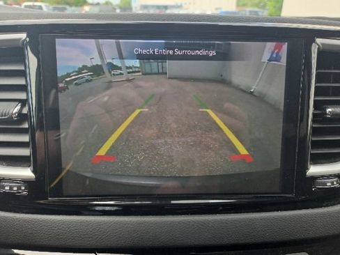 Used 2023 Chrysler Pacifica Touring-L FWD image 22