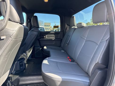 Used 2024 RAM 2500 Tradesman w/ Chrome Appearance Group image 18