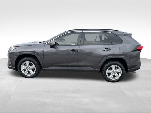 Used 2019 Toyota RAV4 XLE FWD image 4