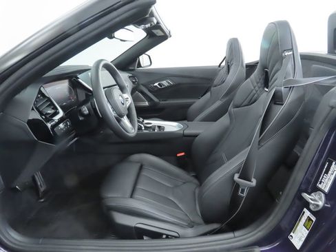 Used 2025 BMW Z4 M40i w/ Premium Package image 27
