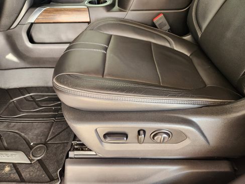 Used 2019 Chevrolet Silverado 1500 High Country image 25