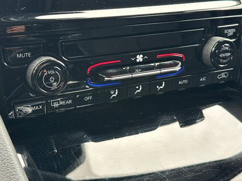 Used 2023 Jeep Grand Cherokee L Laredo image 19