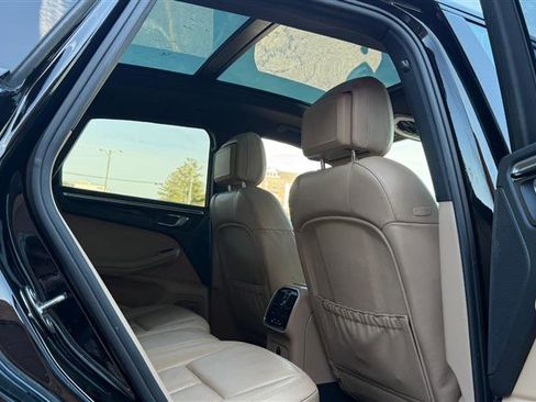 Used 2020 Porsche Macan w/ Premium Package Plus image 14