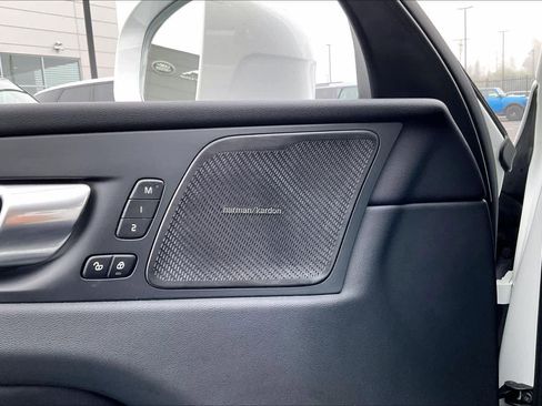 Used 2023 Volvo XC60 T8 Plus image 36