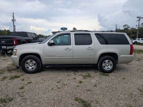 Used 2014 Chevrolet Suburban LT RWD image 7
