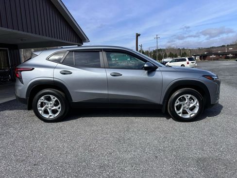 Used 2024 Chevrolet Trax LS w/ LS Convenience Package image 8