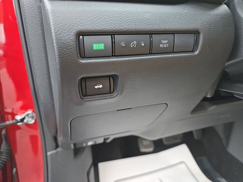 Used 2024 Nissan Sentra SV w/ SV Premium Package image 17