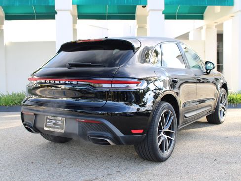 Certified 2025 Porsche Macan image 7