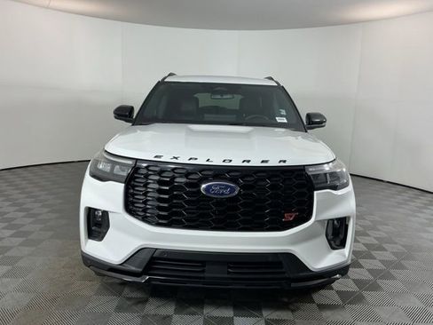 Used 2025 Ford Explorer ST AWD/4WD image 2