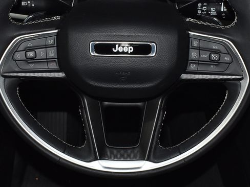 Used 2024 Jeep Grand Cherokee L Altitude AWD/4WD image 21