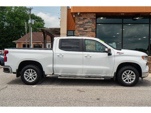 Used 2024 Chevrolet Silverado 1500 LT AWD/4WD image 2