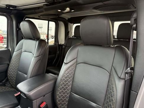 Used 2023 Jeep Gladiator Overland image 11