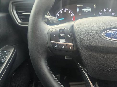 Used 2021 Ford Escape SE w/ SE Sport Appearance Package image 18