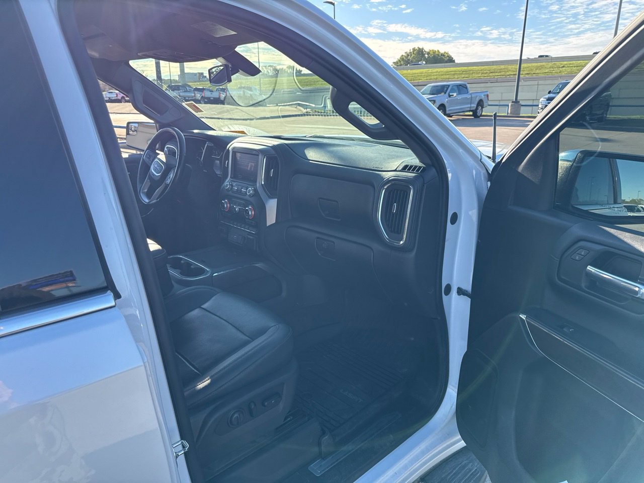 Used 2021 GMC Sierra 1500 SLT AWD/4WD image 14