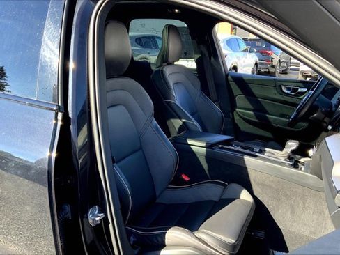 Used 2021 Volvo XC60 T6 R-Design image 6