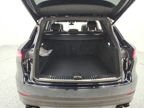 Used 2023 Porsche Cayenne Platinum Edition AWD/4WD image 22