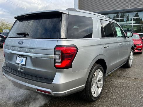 New 2024 Ford Expedition Max Platinum image 9