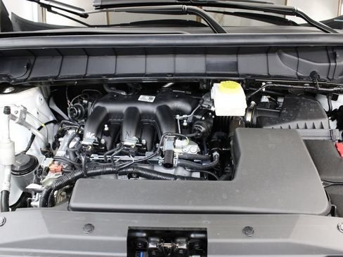 Used 2026 Nissan Pathfinder SV FWD image 32