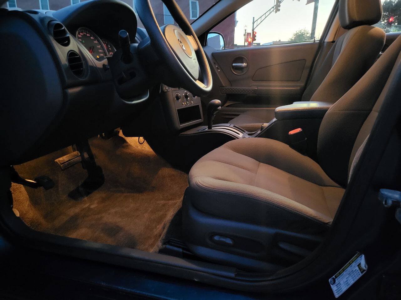 Used 2005 Pontiac Grand Prix w/ Drivers Plus Package FWD image 14