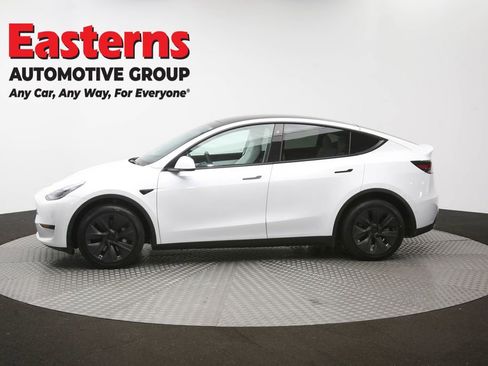 Used 2022 Tesla Model Y Long Range AWD/4WD image 55
