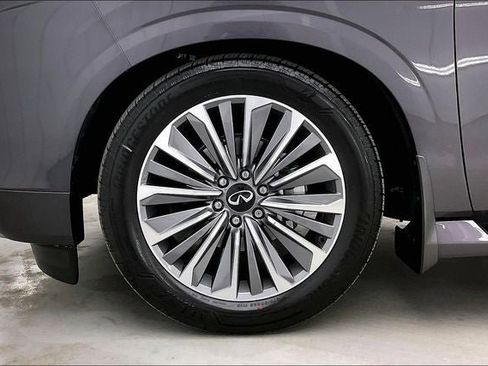 Certified 2025 INFINITI QX80 Luxe image 10