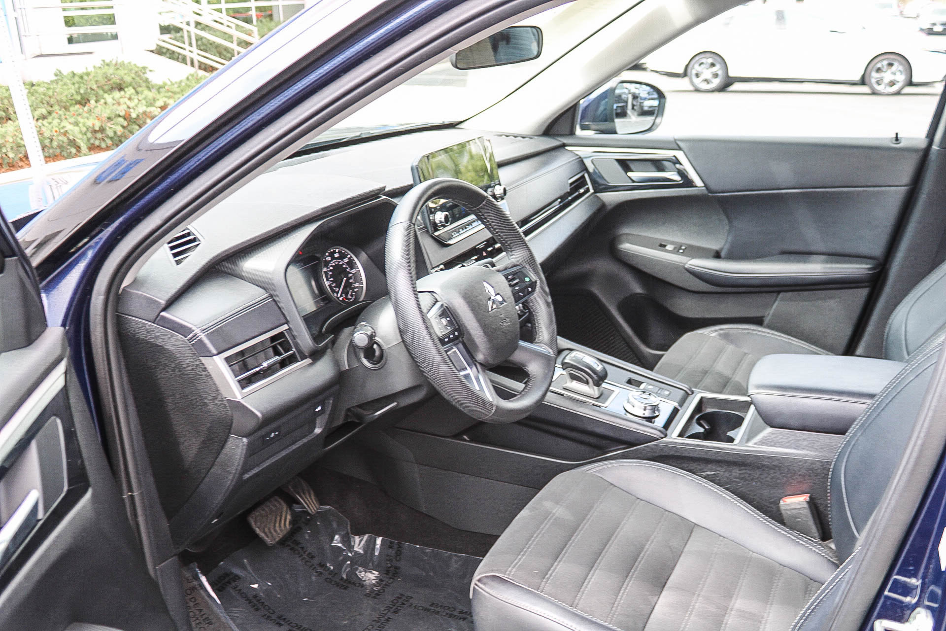 Used 2024 Mitsubishi Outlander SE AWD/4WD image 19
