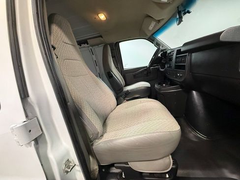 Used 2017 GMC Savana 2500 image 10