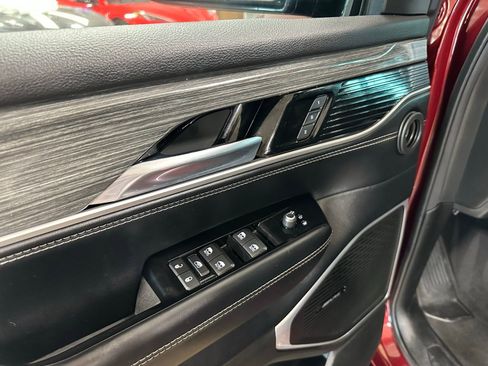 Used 2022 Jeep Wagoneer Series III image 12