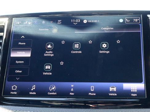 Used 2025 Chrysler Pacifica Limited image 27