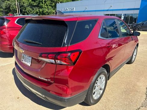 Used 2024 Chevrolet Equinox LT w/ LPO, Floor Liner Package FWD image 4
