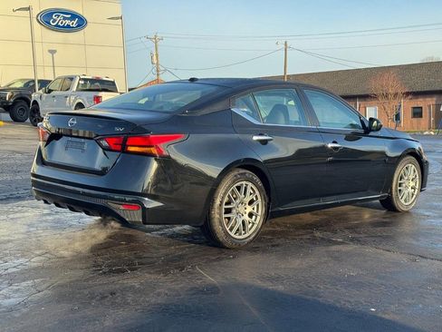 Used 2024 Nissan Altima 2.5 SV image 3
