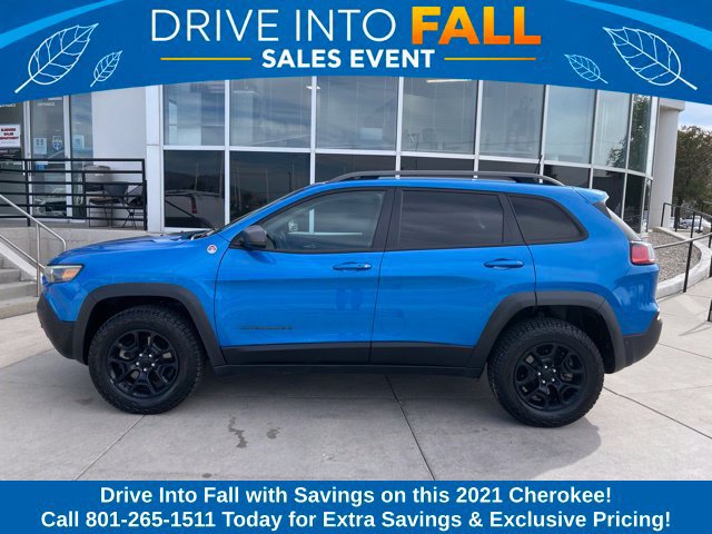 Used 2021 Jeep Cherokee Trailhawk w/ Technology Group AWD/4WD image 2