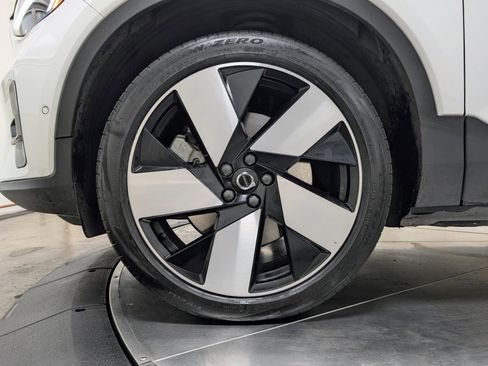 Used 2023 Volvo XC40 Recharge Ultimate w/ Protection Package Premier image 12