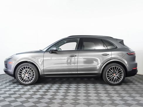 Used 2023 Porsche Cayenne S w/ Premium Package image 2