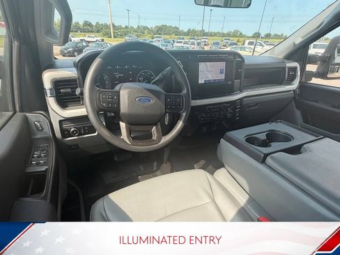 Used 2023 Ford F250 XL w/ Snow Plow/Camper Package AWD/4WD image 9