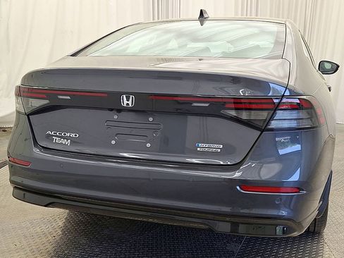 Used 2023 Honda Accord Touring image 2