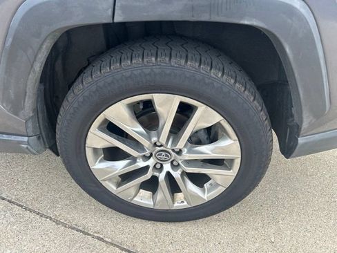 Used 2021 Toyota RAV4 XLE Premium AWD/4WD image 17