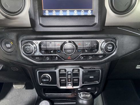 Used 2018 Jeep Wrangler Unlimited Sport S AWD/4WD image 21