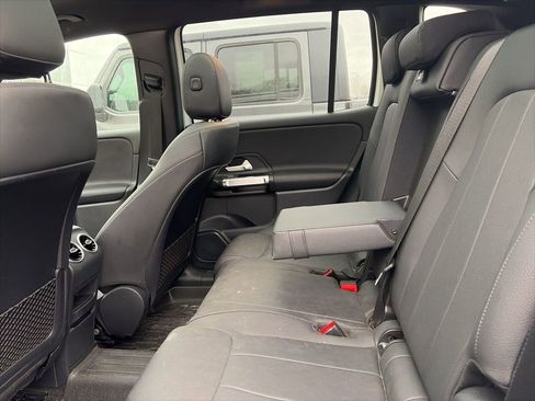 Used 2023 Mercedes-Benz GLB 250 4MATIC w/ Premium Package image 25