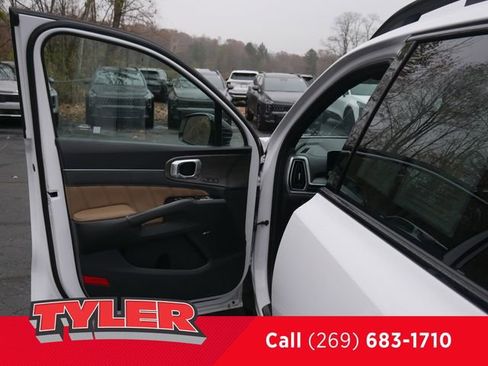 Used 2025 Kia Sorento SX Prestige w/ Olive Brown Leather Package AWD/4WD image 20