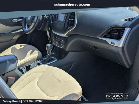 Used 2015 Jeep Cherokee Latitude AWD/4WD image 18