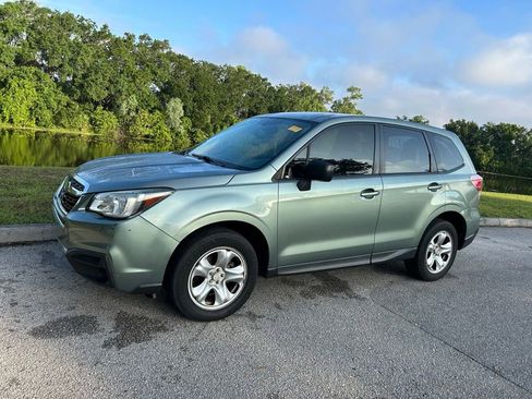 Used 2018 Subaru Forester 2.5i AWD/4WD image 2