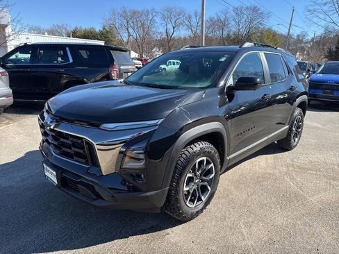 Used 2025 Chevrolet Equinox ACTIV w/ Safety and Technology Package image 2