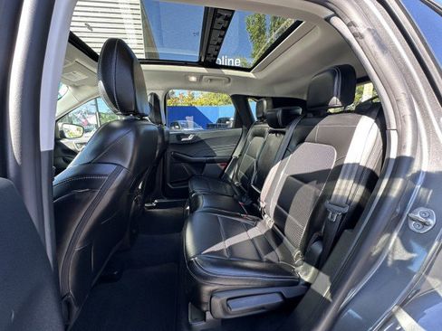 Used 2022 Ford Escape Titanium w/ Class II Trailer Tow Package image 17