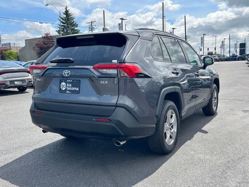 Used 2022 Toyota RAV4 XLE AWD/4WD image 7