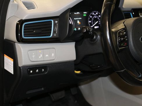 Used 2018 Kia Niro EX Premium image 49