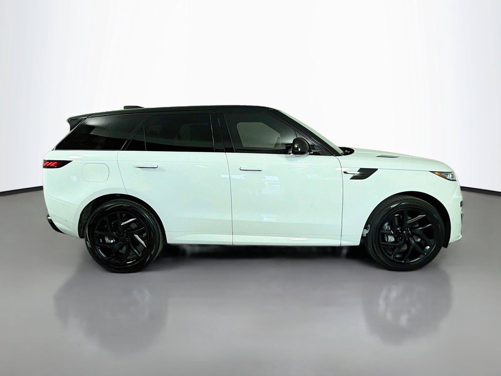 New 2026 Land Rover Range Rover Sport Dynamic SE AWD/4WD image 4
