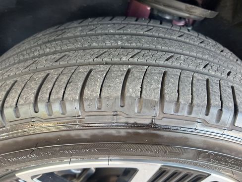Used 2019 GMC Acadia SLT w/ Black Edition FWD image 47