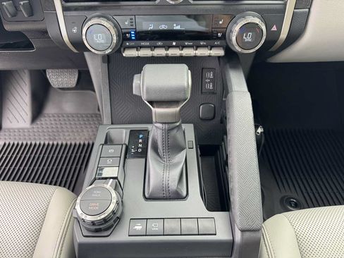 Used 2025 Toyota Tacoma Limited AWD/4WD image 26